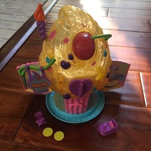 Squinkies Cupcake Bakery Gumball Machine